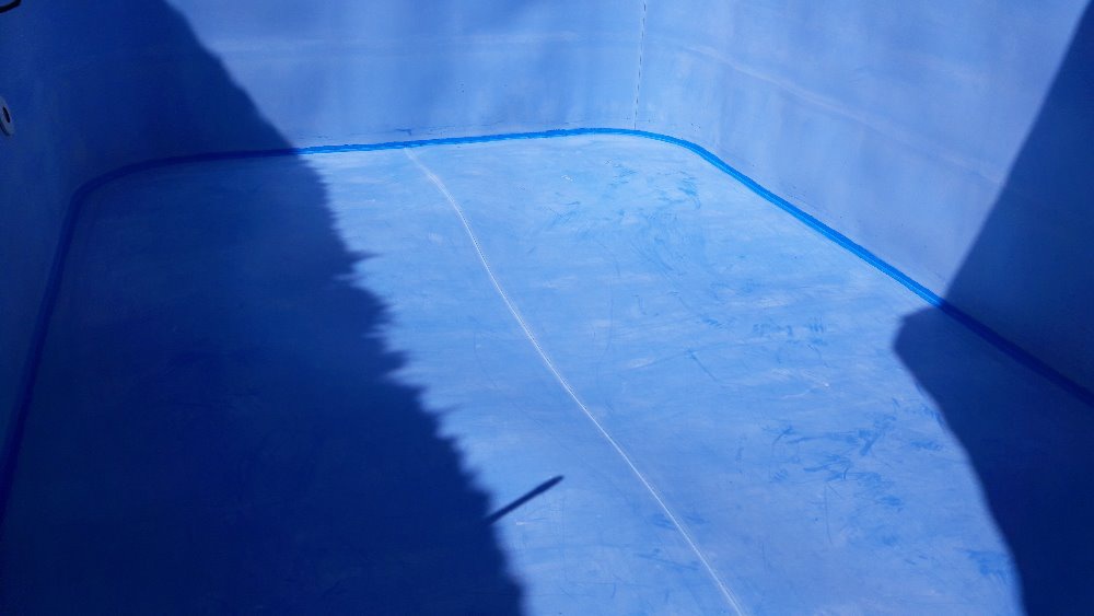 Převařený svár okolo celého bazénu
