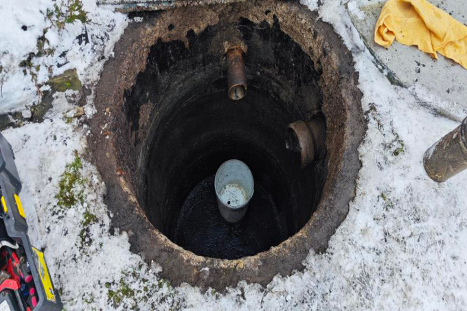 Netěsná jímka, malá plastová jímka stojí za záchranu